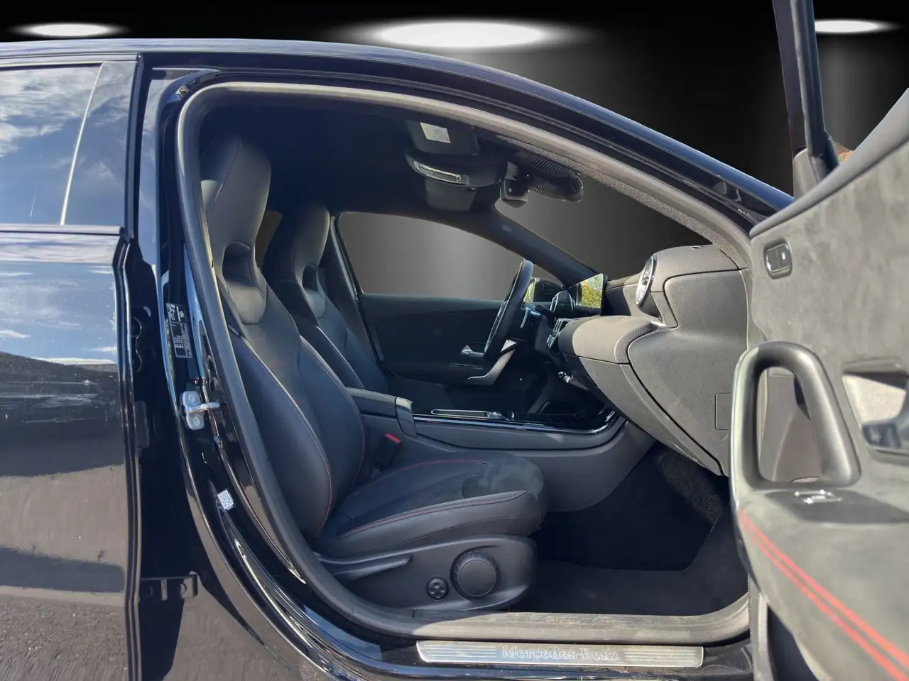 Mercedes-Benz A 180 AMG KeyGo LED Kamera Soundsystem Totwinkel — Galería del vehículo 8