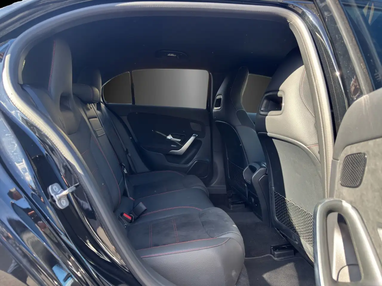 Mercedes-Benz A 180 AMG KeyGo LED Kamera Soundsystem Totwinkel — Galería del vehículo 9