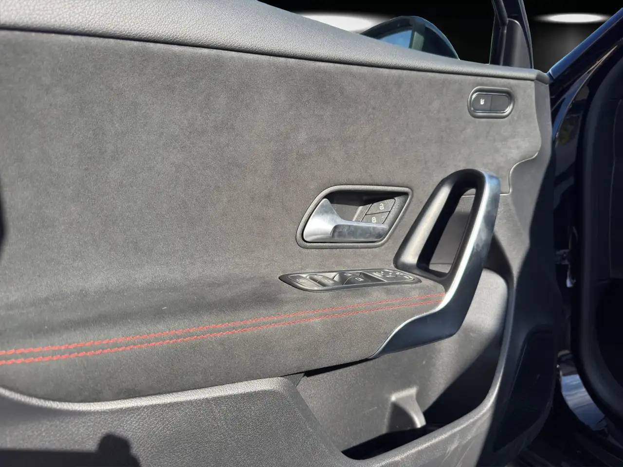 Mercedes-Benz A 180 AMG KeyGo LED Kamera Soundsystem Totwinkel — Galería del vehículo 13
