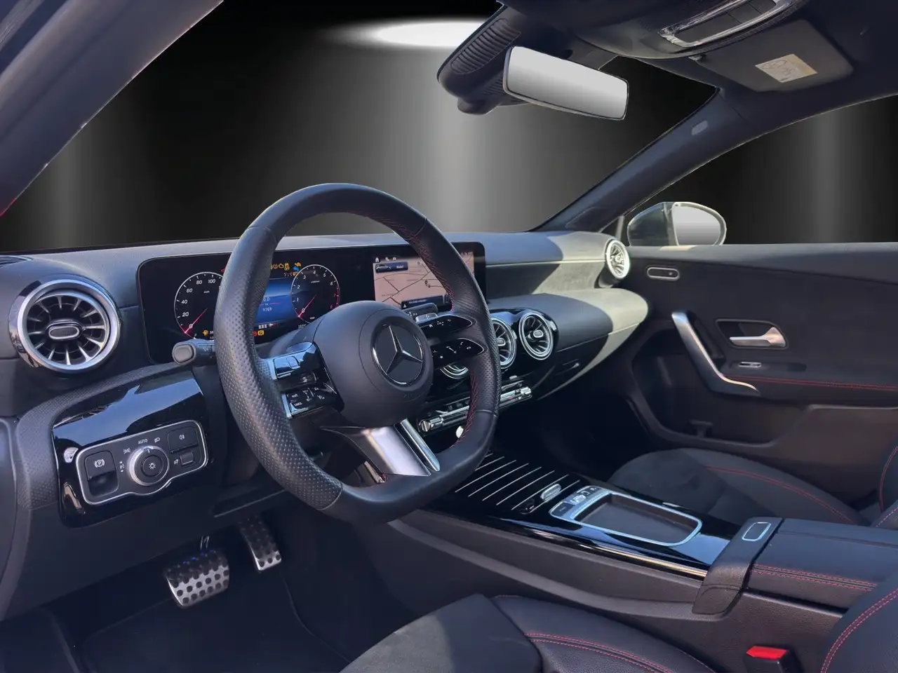 Mercedes-Benz A 180 AMG KeyGo LED Kamera Soundsystem Totwinkel — Galería del vehículo 10