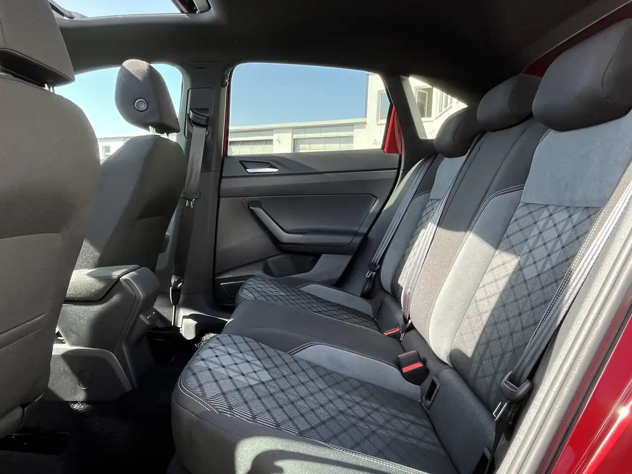 Volkswagen Taigo 1.0 TSI DSG R-Line 125€ m.20% Anz. AHK PANO Navi — Vehicle gallery 17