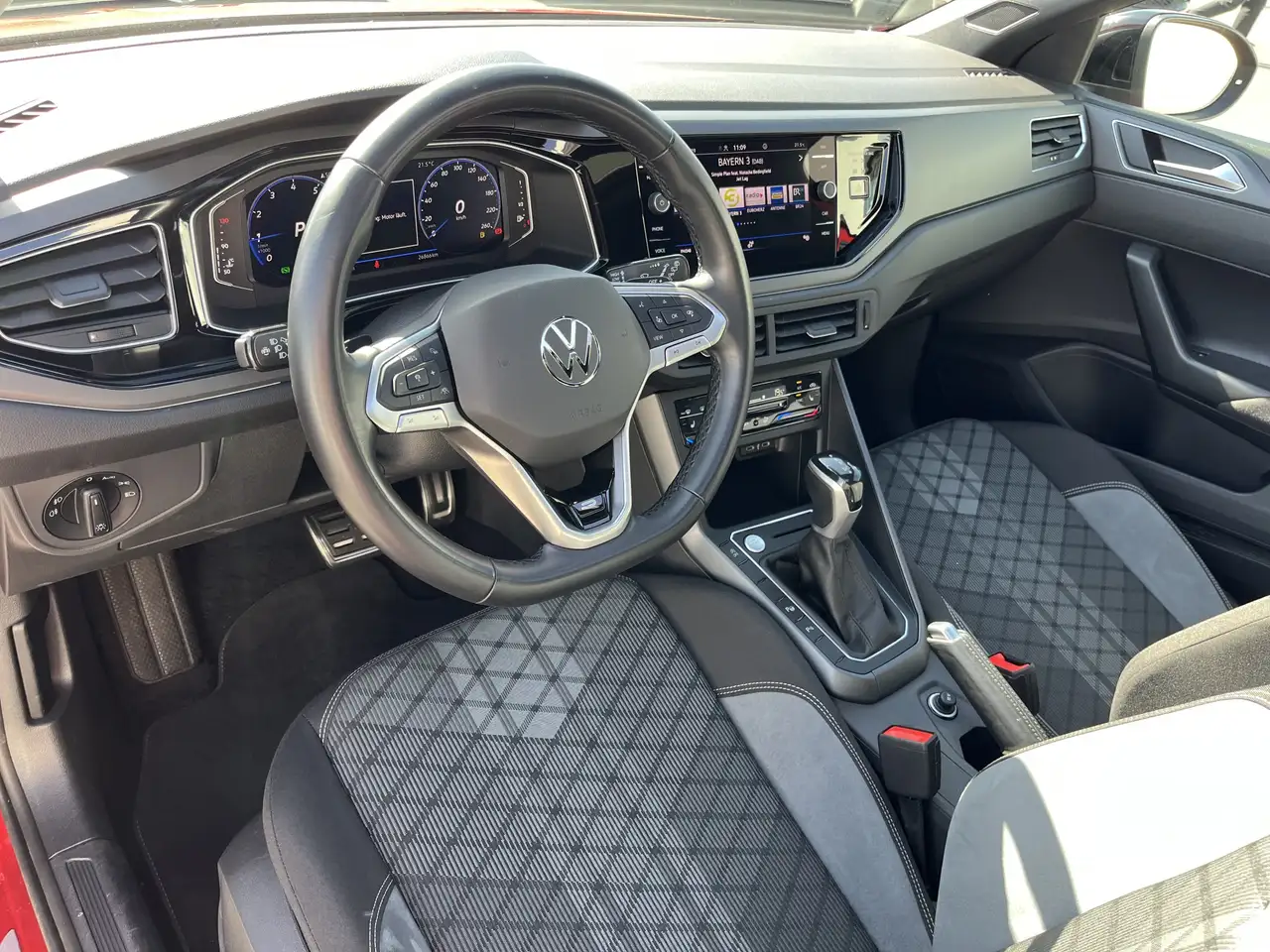 Volkswagen Taigo 1.0 TSI DSG R-Line 125€ m.20% Anz. AHK PANO Navi — Vehicle gallery 12
