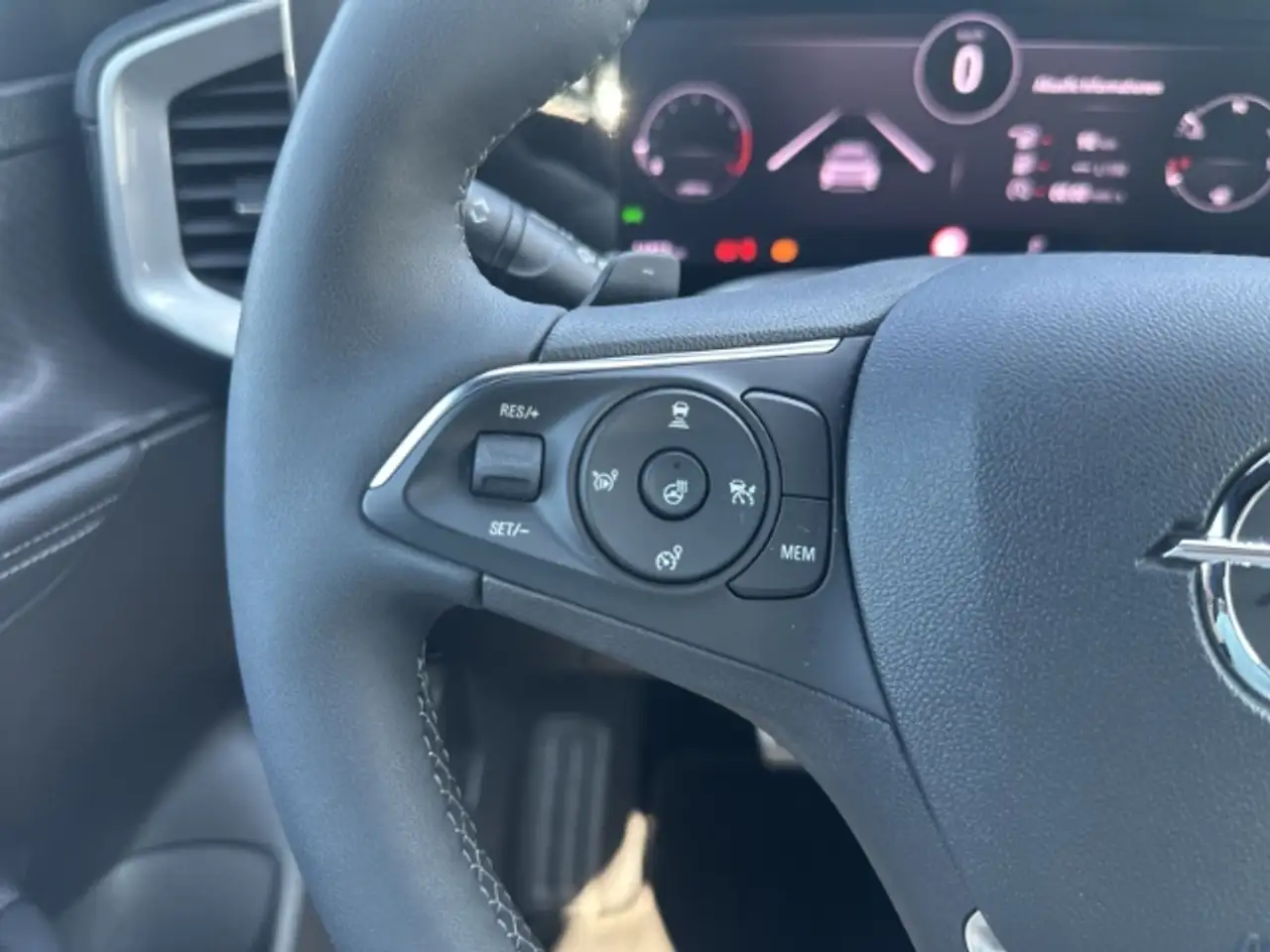 Opel Mokka 1.2 Ultimate Alcantara - Matrix LED - Kessy - ACC — معرض صور السيارة 18