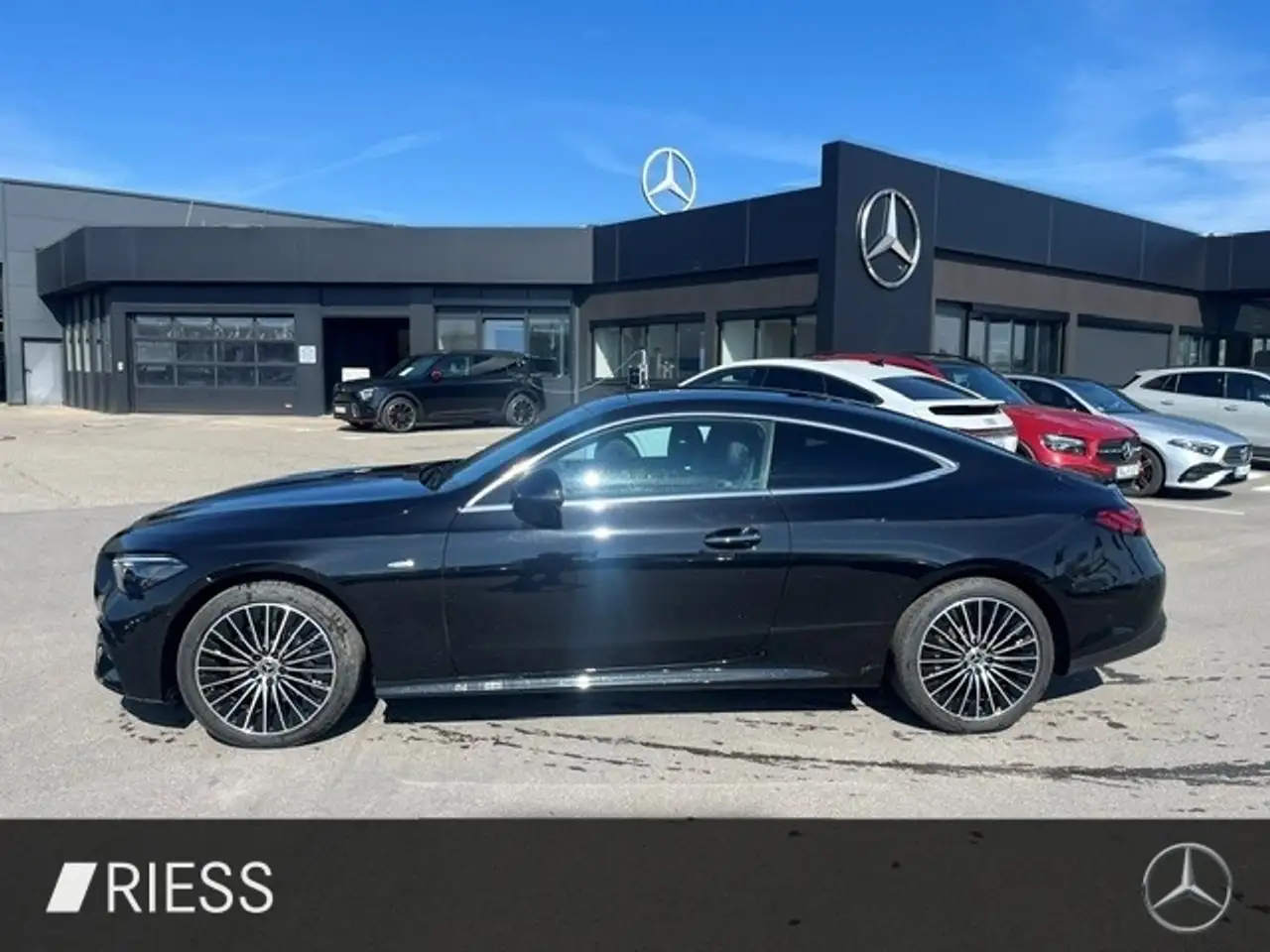 Mercedes-Benz CLE 300 e AMG Sport DIGITAL LIght Pano Distr 19" — Vehicle gallery 4