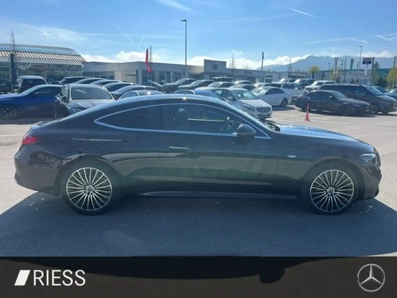Mercedes-Benz CLE 300 e AMG Sport DIGITAL LIght Pano Distr 19" — Vehicle gallery 9