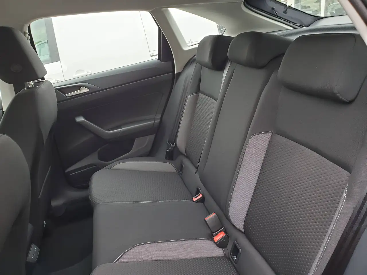 Volkswagen Taigo Life DSG LED Climatronic Ready2Discover Sitzheizung — معرض صور السيارة 7