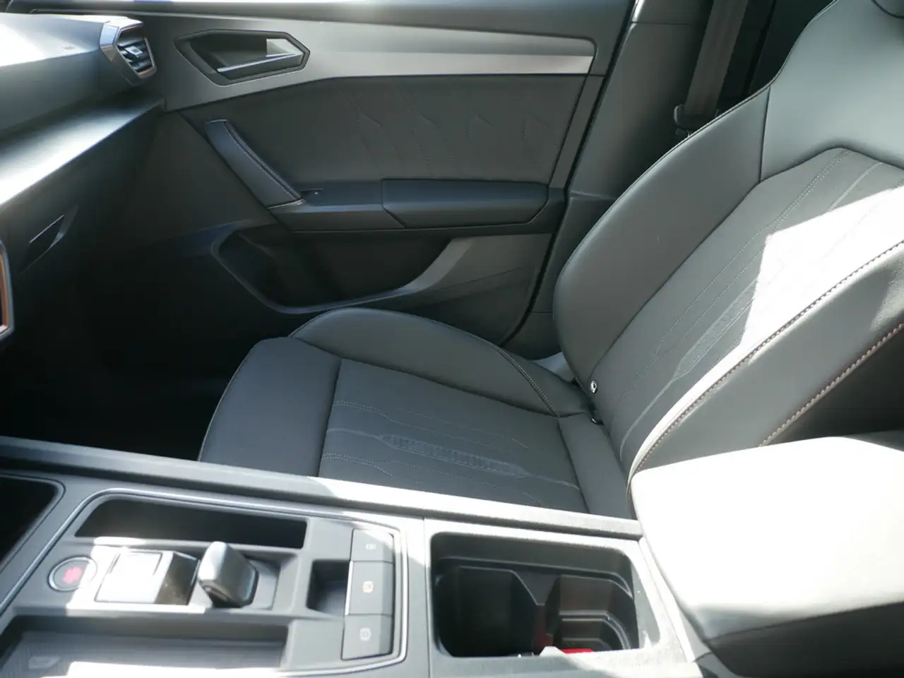 CUPRA Leon 2.0 TSI VZ DCC KAMERA NAVI ACC LED BEATS — Galerie du véhicule 15