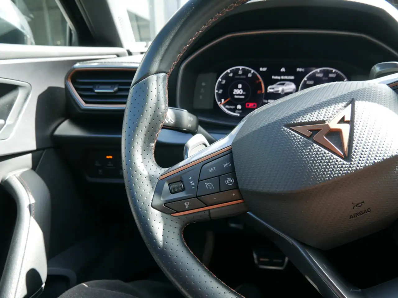 CUPRA Leon 2.0 TSI VZ DCC KAMERA NAVI ACC LED BEATS — Galerie du véhicule 18