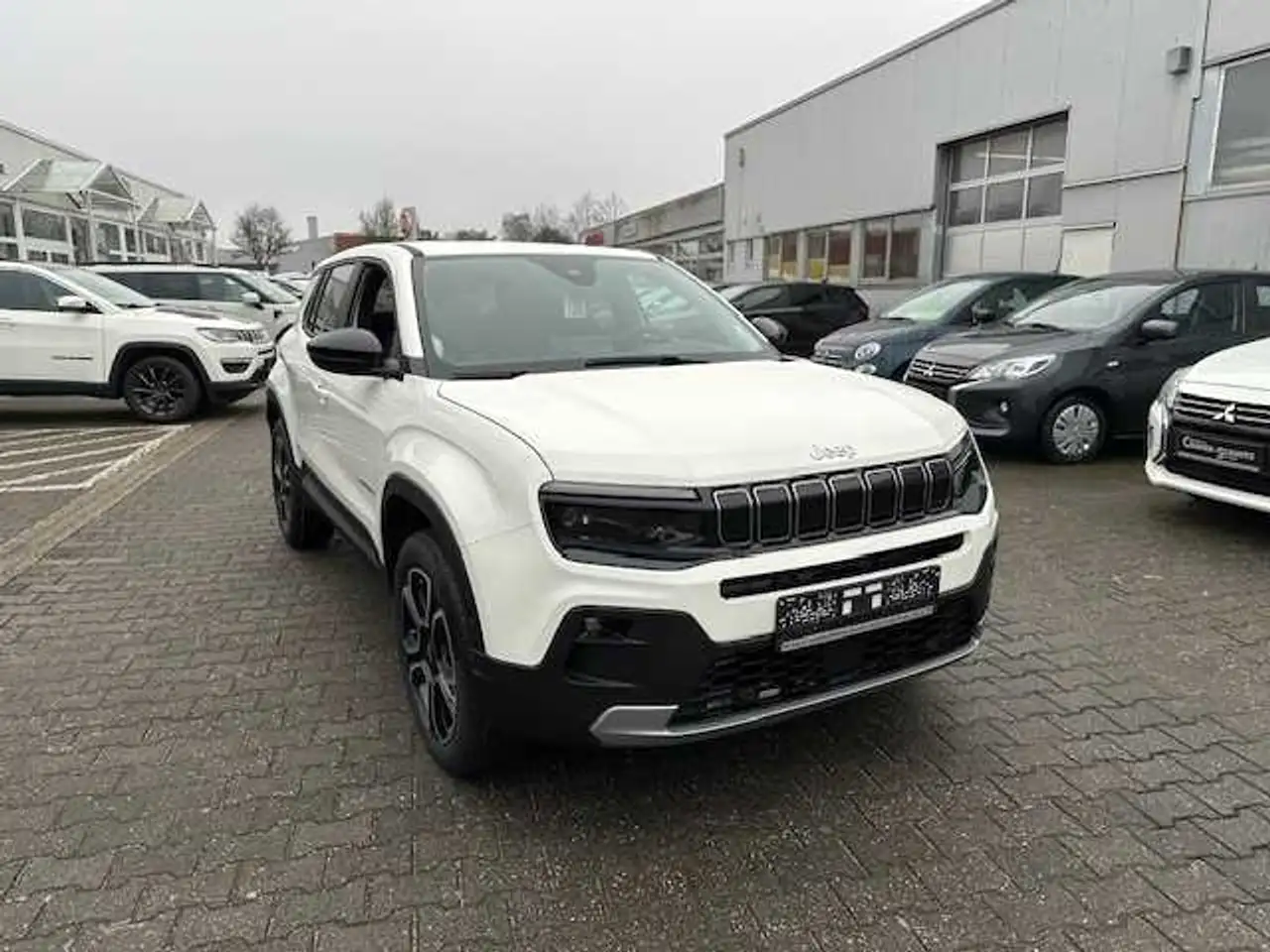Jeep Avenger 1.2 Benzin M/T Summit — Vehicle gallery 6