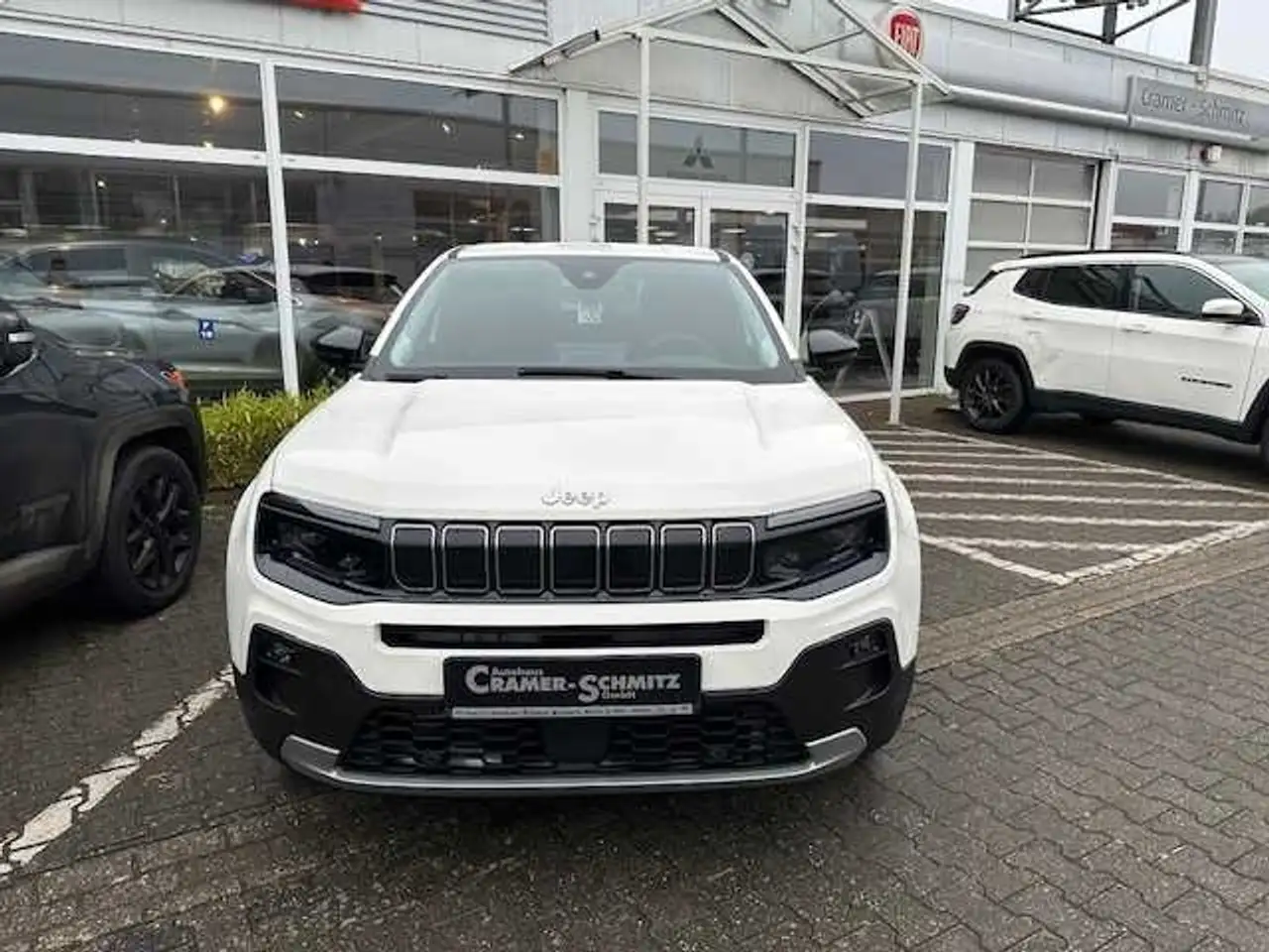 Jeep Avenger 1.2 Benzin M/T Summit — Vehicle gallery 2
