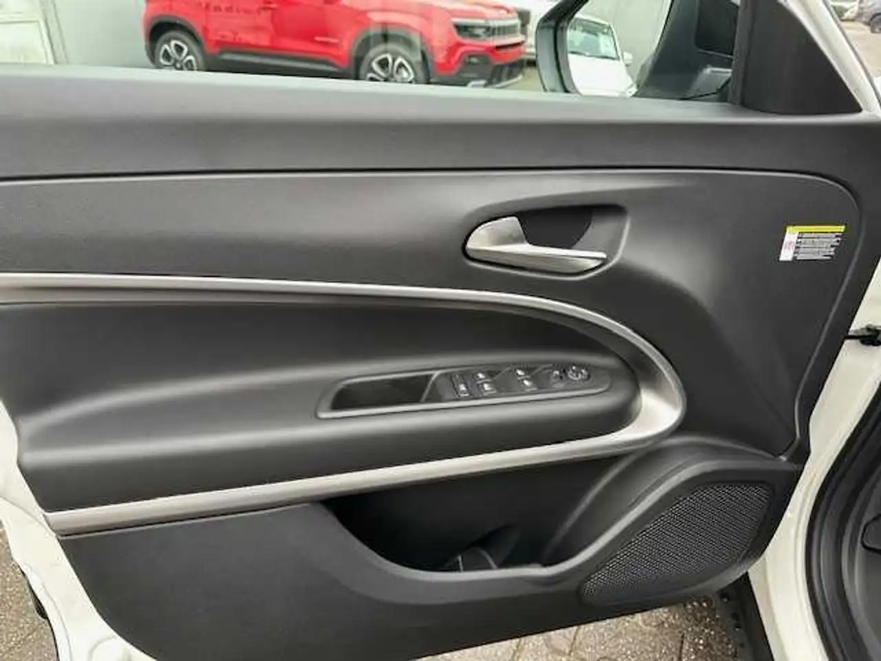 Jeep Avenger 1.2 Benzin M/T Summit — Vehicle gallery 12