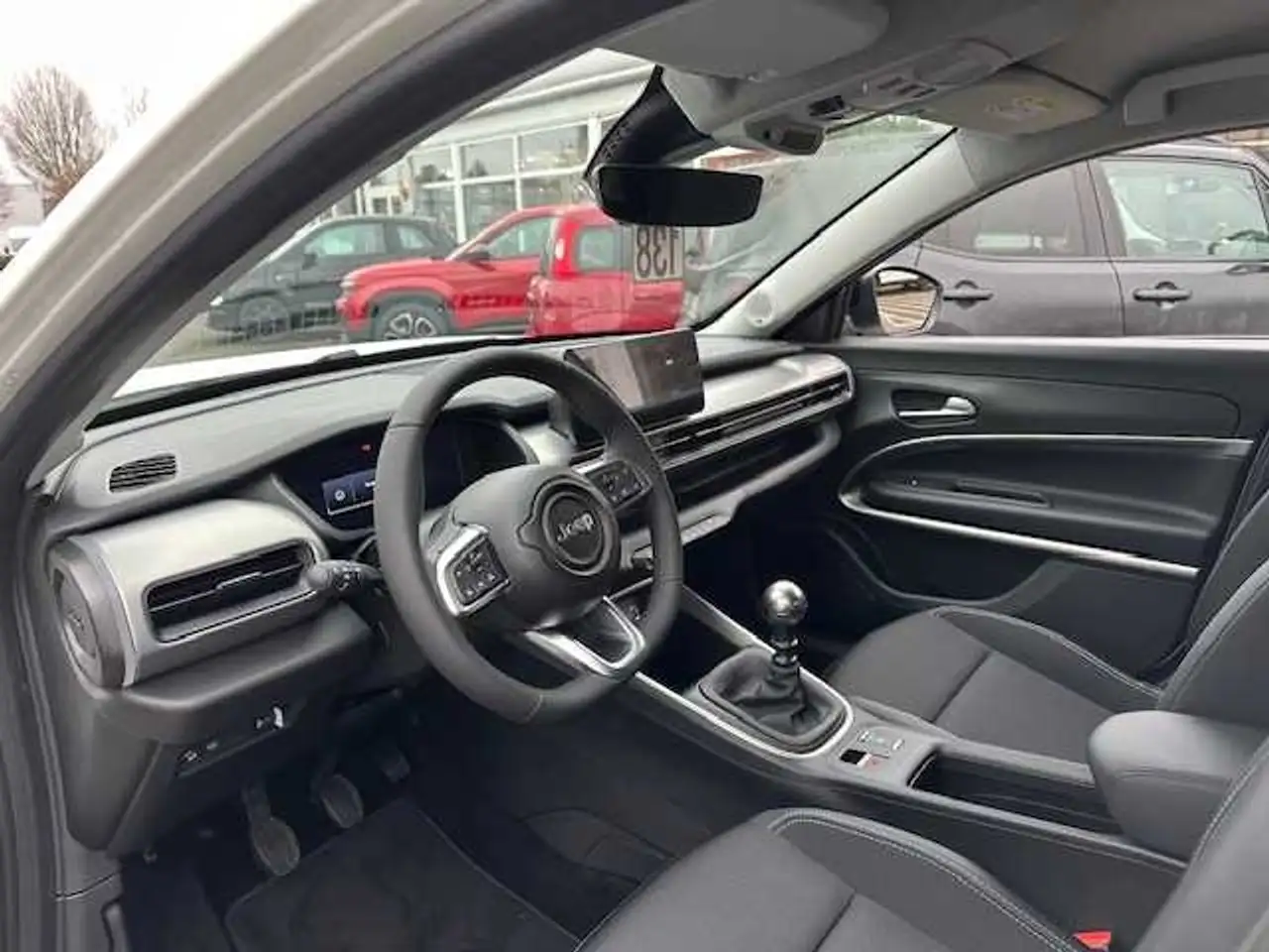 Jeep Avenger 1.2 Benzin M/T Summit — Vehicle gallery 11