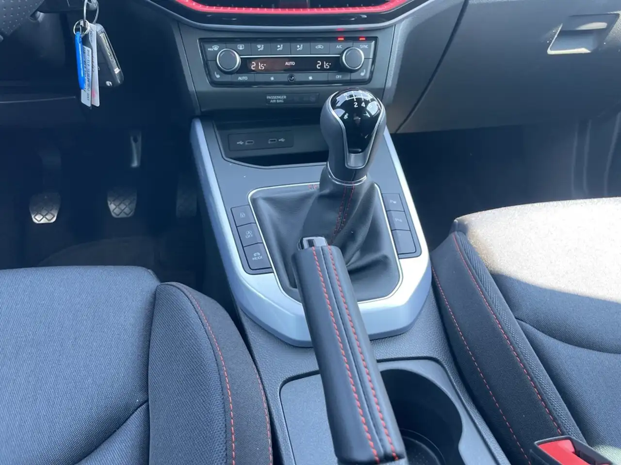 SEAT Arona 1.0 TSI FR VOLL-LED*NAV*VIRTUAL*ACC*SHZ*PARKLEN... — Galería del vehículo 21