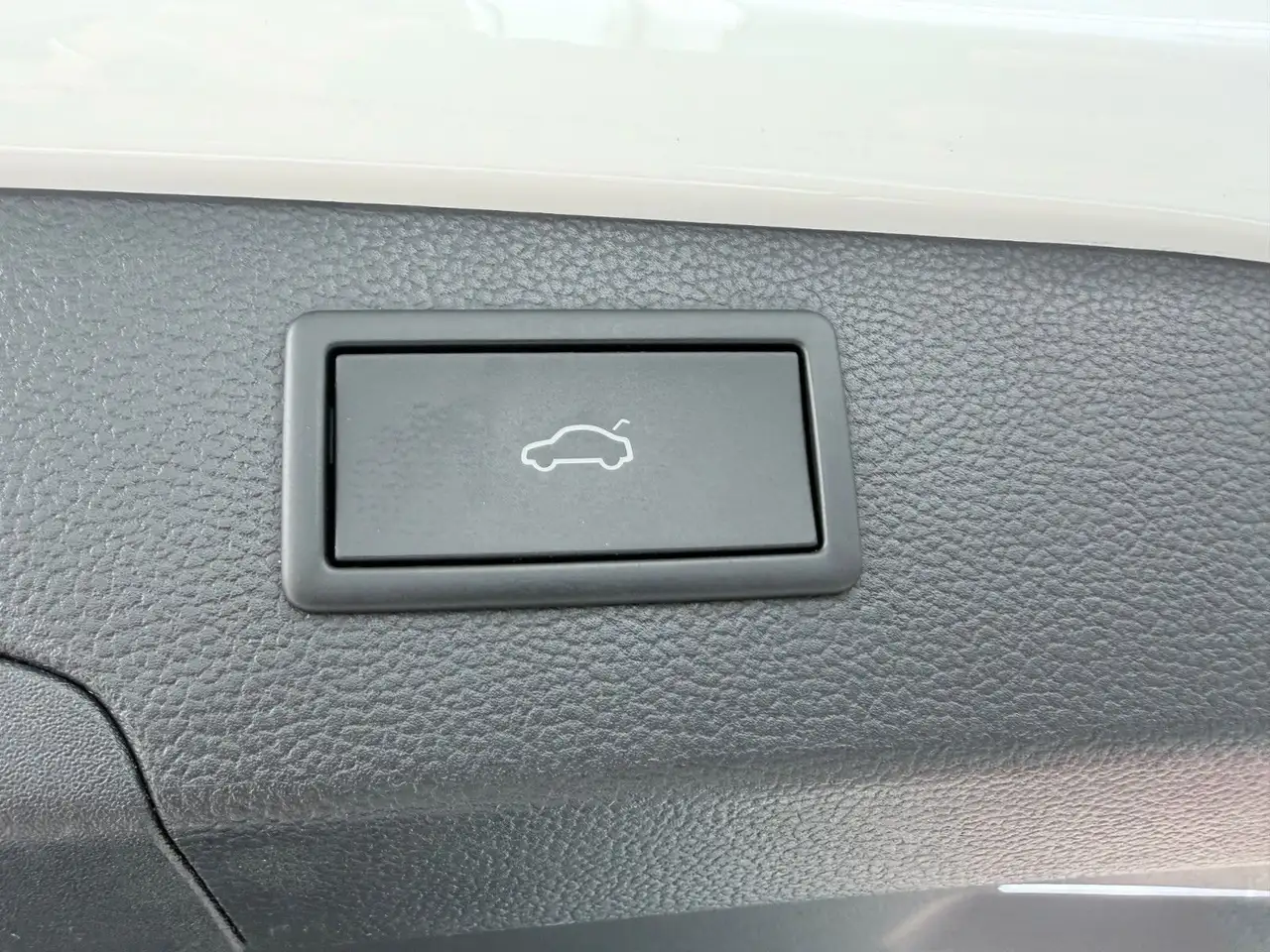 Volkswagen Passat Variant 1.5 eTSI DSG Business *LED*LEDER* — معرض صور السيارة 22