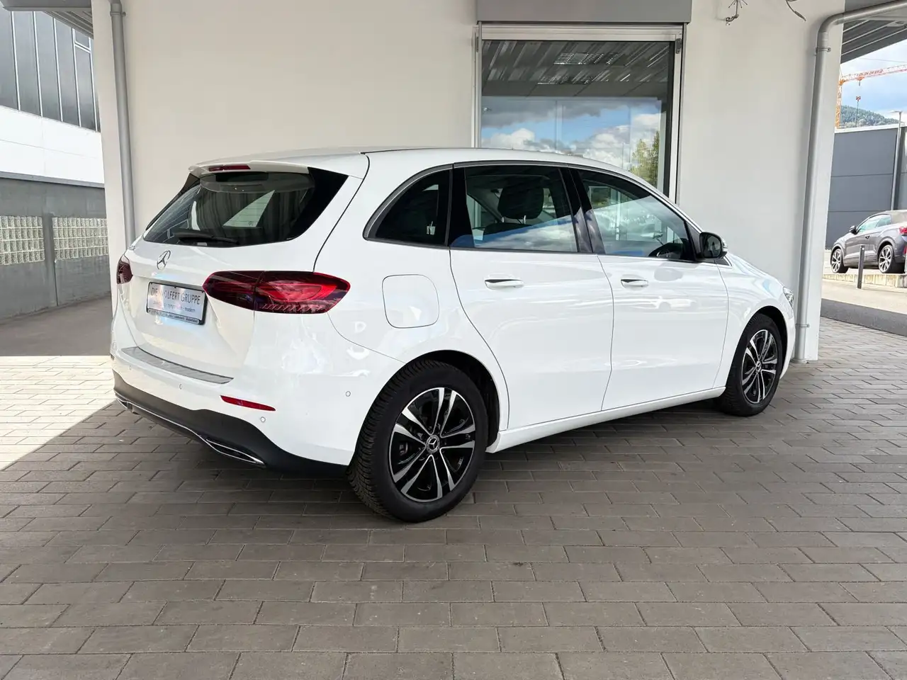 Mercedes-Benz B 250 e Progressive 360° AHK MBUX MULTIBEAM — Galería del vehículo 4