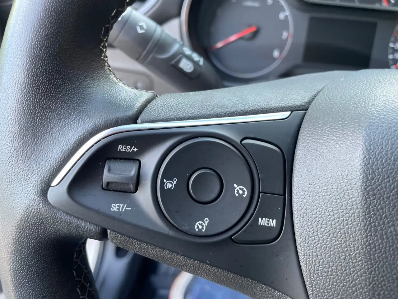 Opel Crossland X Crossland Automatik/Klima/Navi/CarPlay/PDC — Galería del vehículo 31