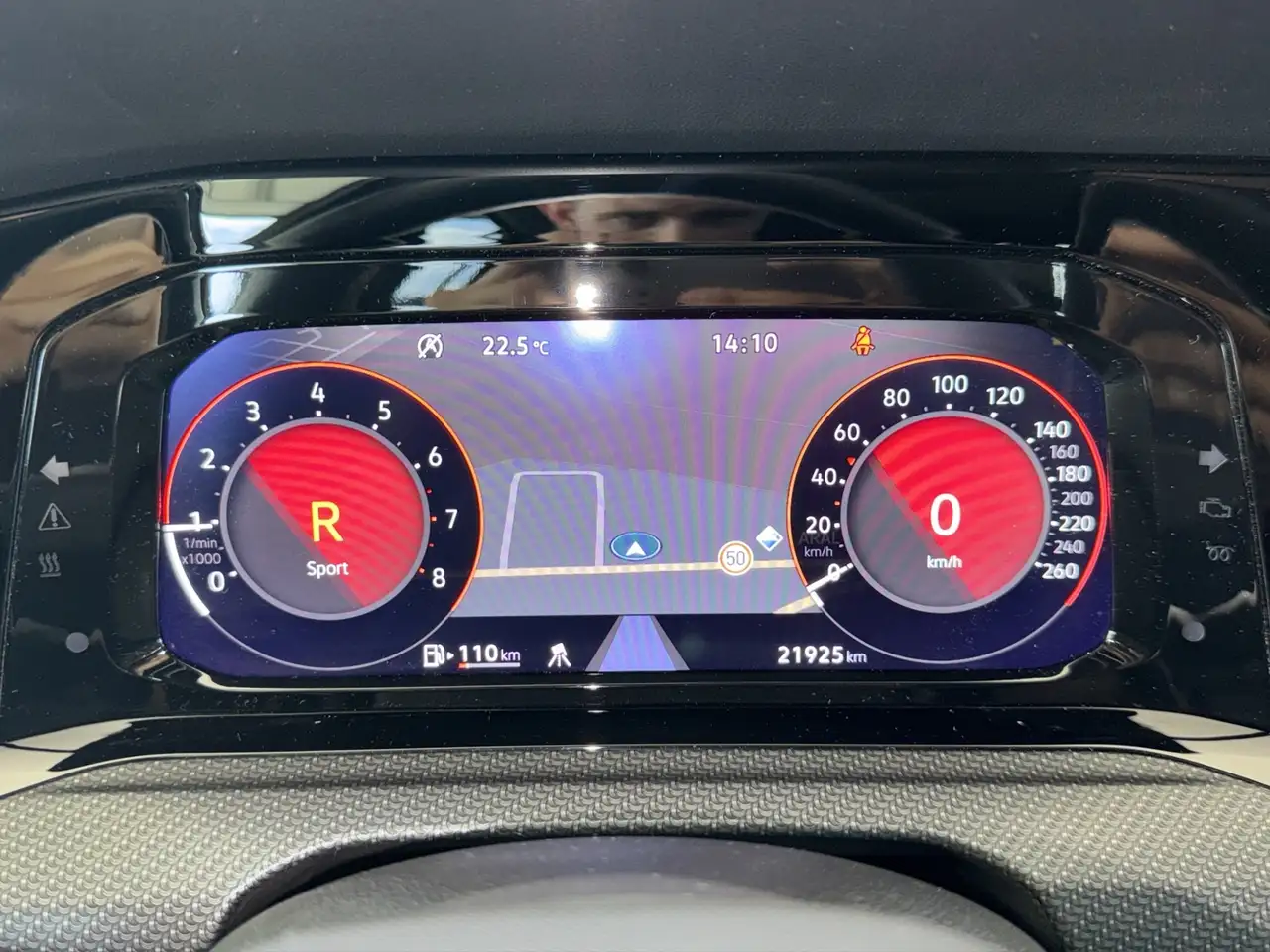 Volkswagen Golf VIII 1.5eTSI R-Line Matrix/Kamera/Navi/ACC/App — Galería del vehículo 10