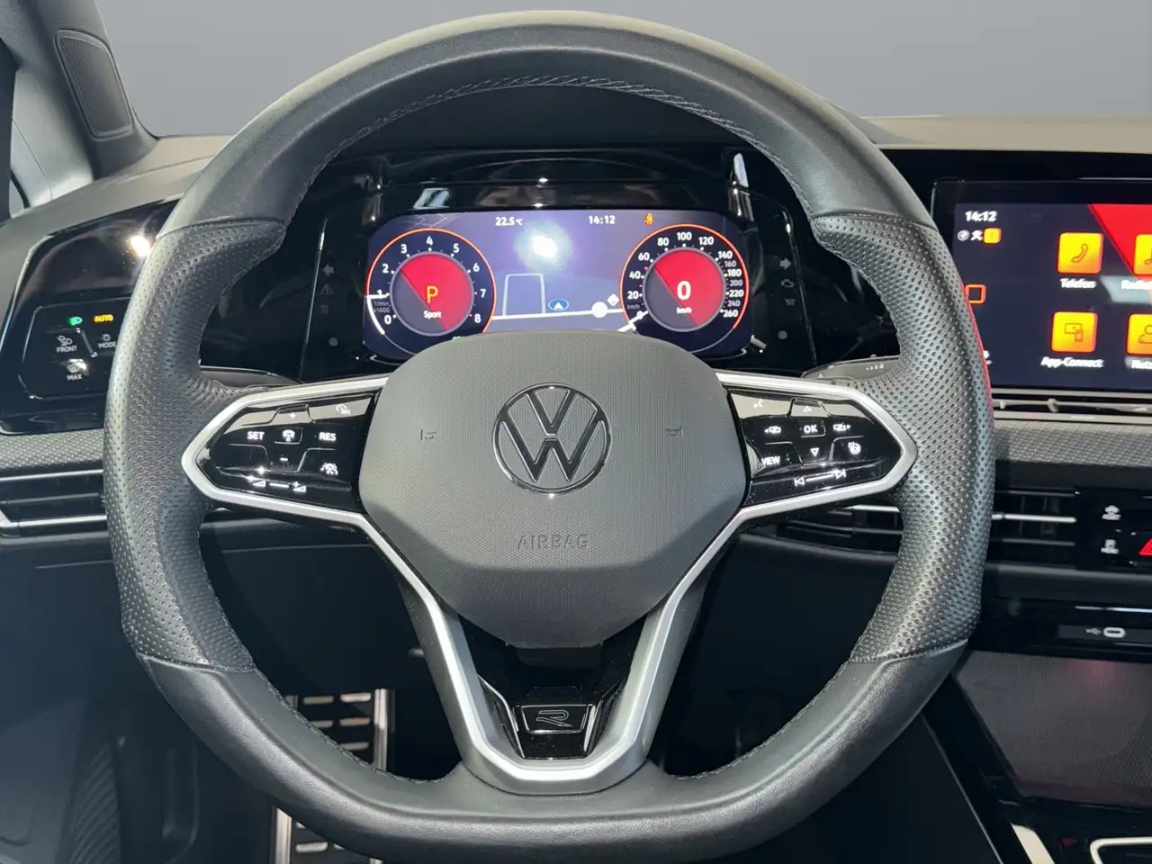 Volkswagen Golf VIII 1.5eTSI R-Line Matrix/Kamera/Navi/ACC/App — Galería del vehículo 17