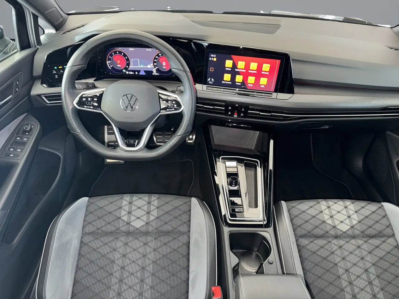 Volkswagen Golf VIII 1.5eTSI R-Line Matrix/Kamera/Navi/ACC/App — Galería del vehículo 18