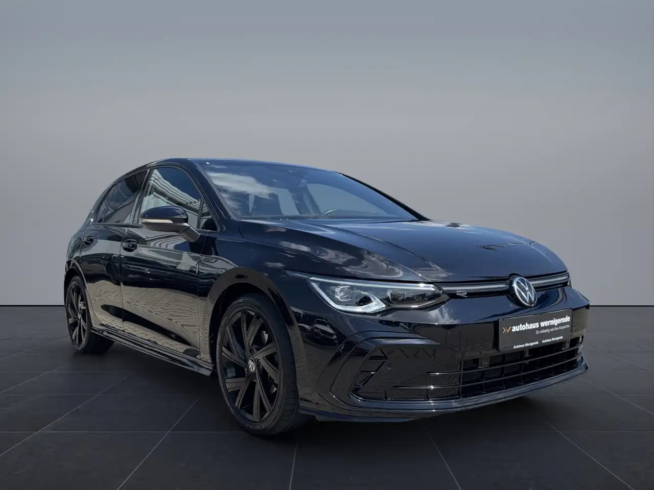 Volkswagen Golf VIII 1.5eTSI R-Line Matrix/Kamera/Navi/ACC/App — Galería del vehículo 9
