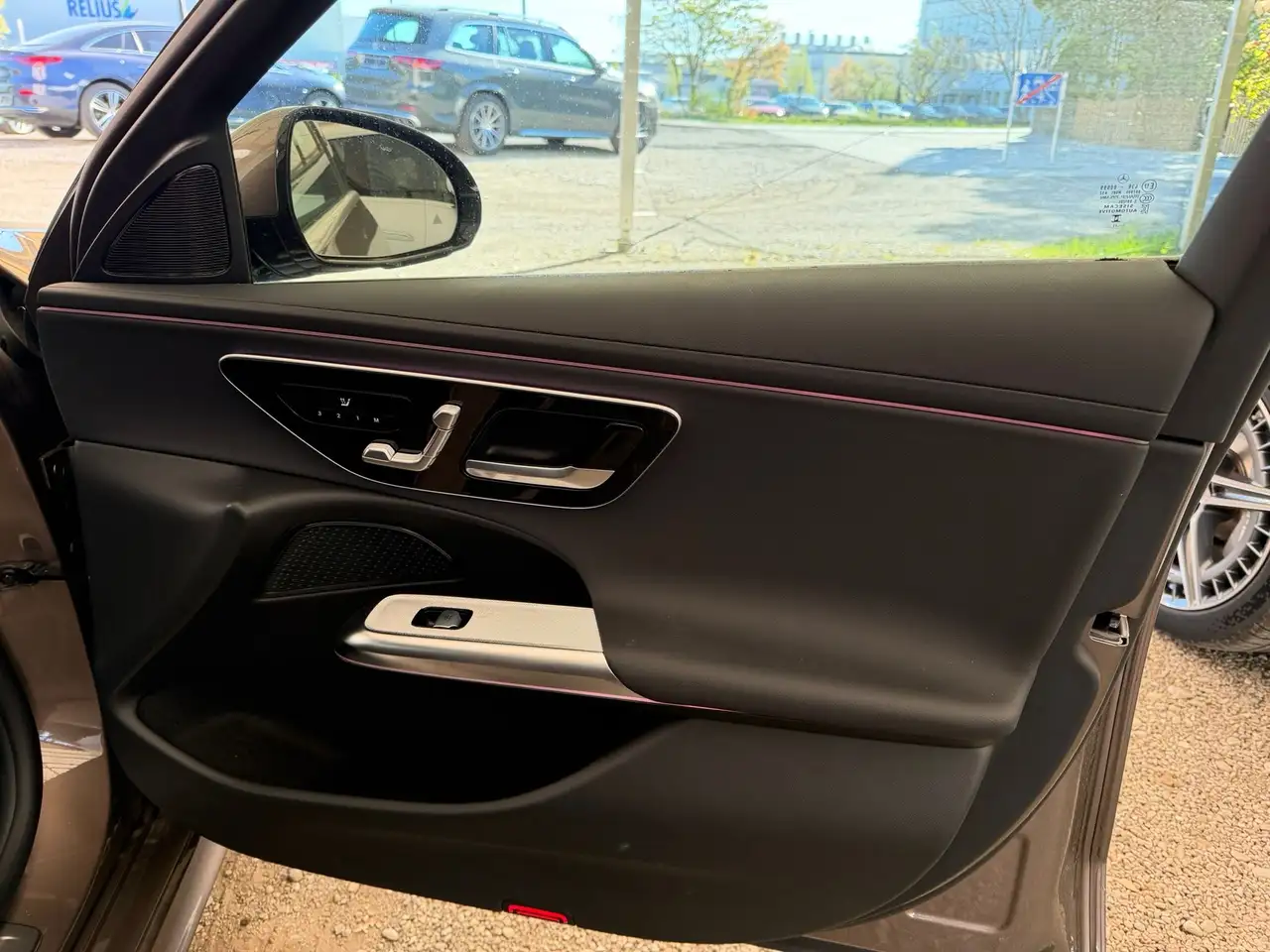 Mercedes-Benz E 200 Mercedes-Benz E 200 T AVANTGARDE NP 76.000€ — Galería del vehículo 16