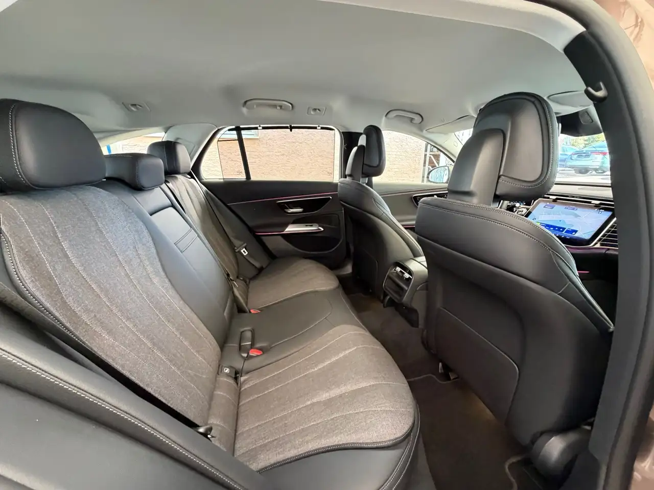 Mercedes-Benz E 200 Mercedes-Benz E 200 T AVANTGARDE NP 76.000€ — Galería del vehículo 20