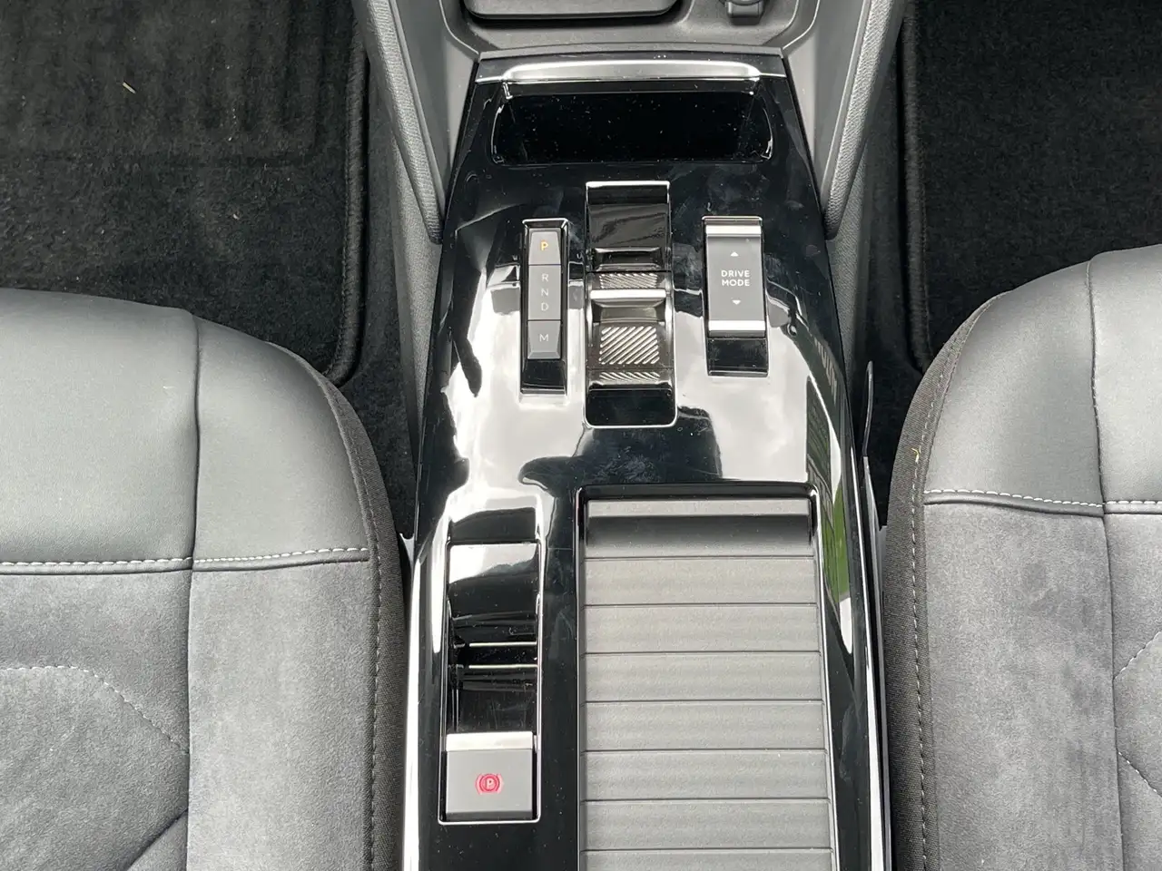 Citroen C4 1.2 PureTech 130 Max 360°Kamera+LED+Navigation — معرض صور السيارة 19