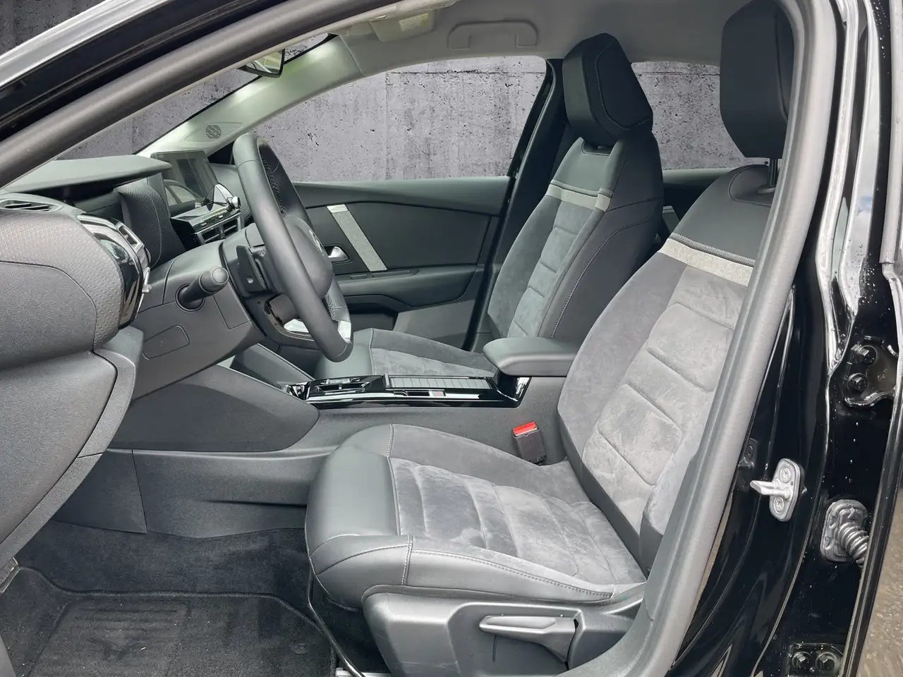 Citroen C4 1.2 PureTech 130 Max 360°Kamera+LED+Navigation — معرض صور السيارة 10