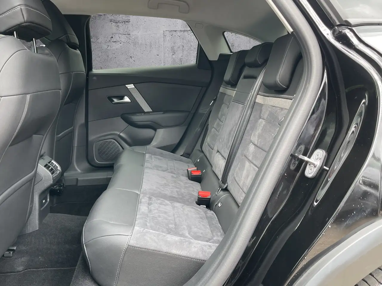 Citroen C4 1.2 PureTech 130 Max 360°Kamera+LED+Navigation — معرض صور السيارة 13
