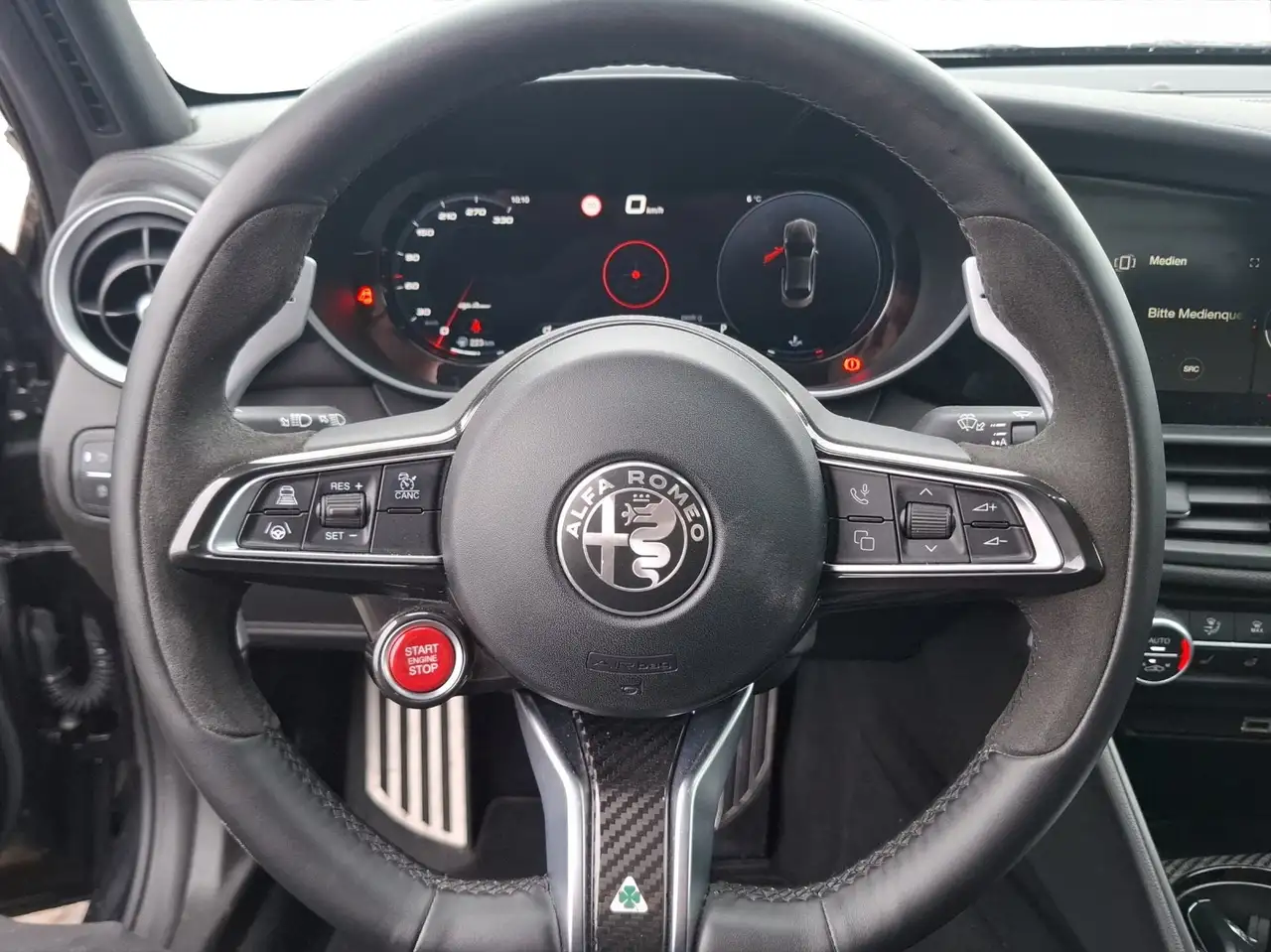 Alfa Romeo Giulia Quadrifoglio 2.9 V6 Bi-Turbo Kam.+KeyLess — Galería del vehículo 11