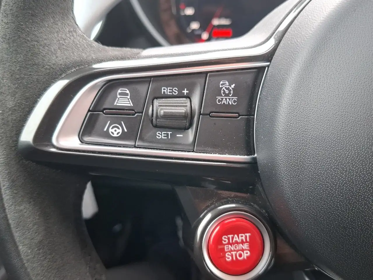 Alfa Romeo Giulia Quadrifoglio 2.9 V6 Bi-Turbo Kam.+KeyLess — Galería del vehículo 20