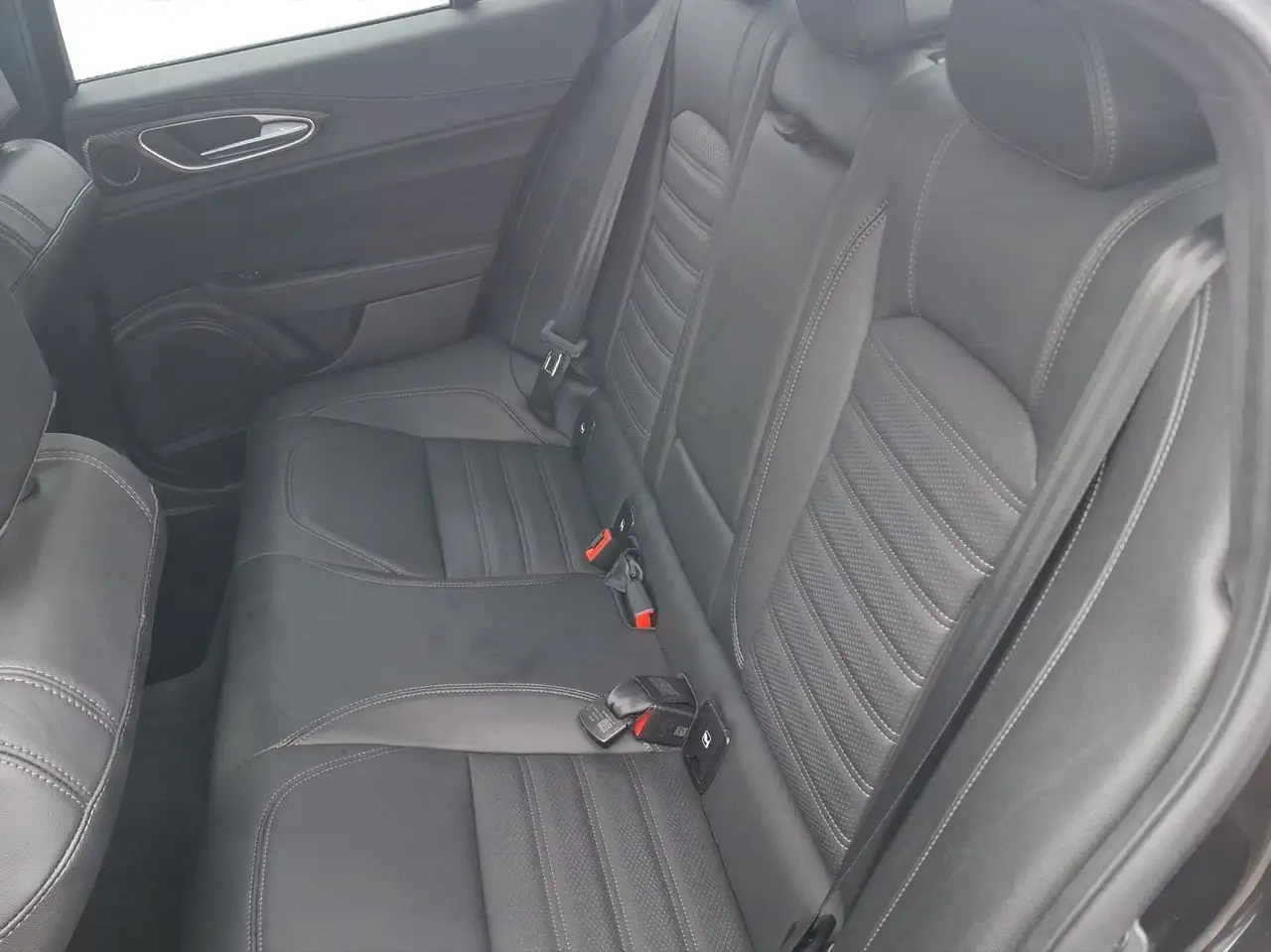 Alfa Romeo Giulia Quadrifoglio 2.9 V6 Bi-Turbo Kam.+KeyLess — Galería del vehículo 13