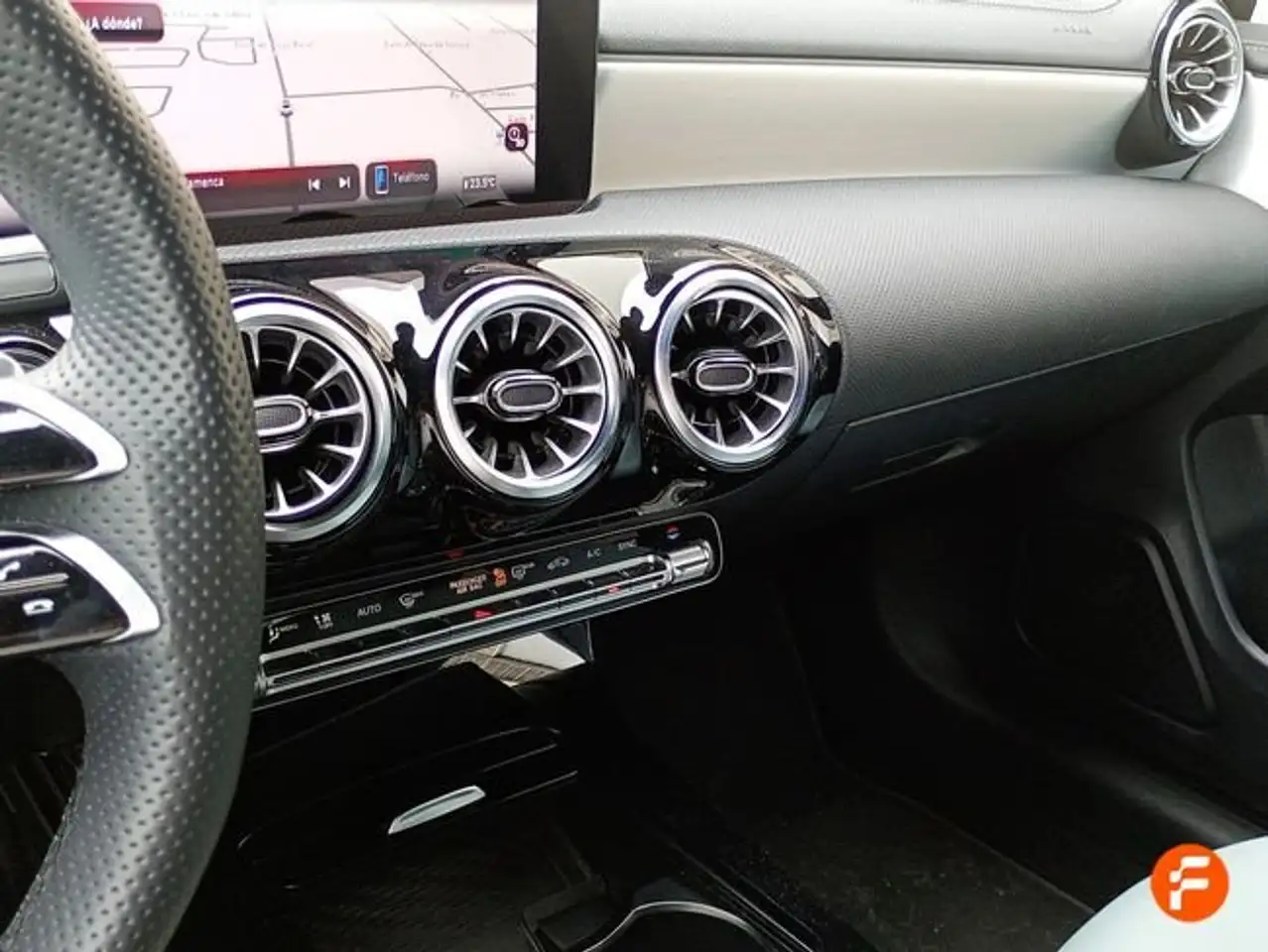 Mercedes-Benz CLA 200 — Vehicle gallery 21