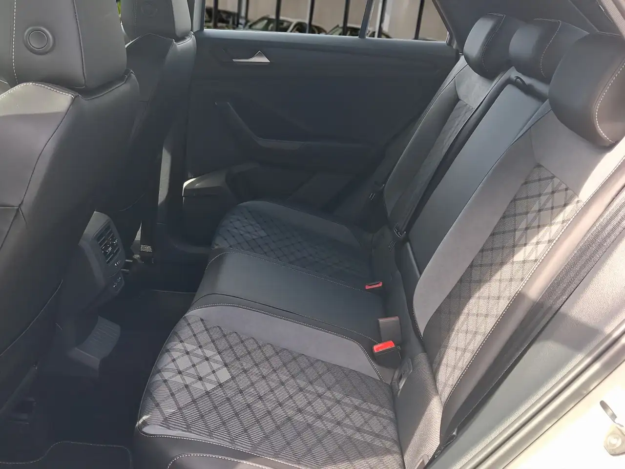 Volkswagen T-Roc 1.0 l TSI R-Line ACC, LED, IQ Drive — Galerie du véhicule 7