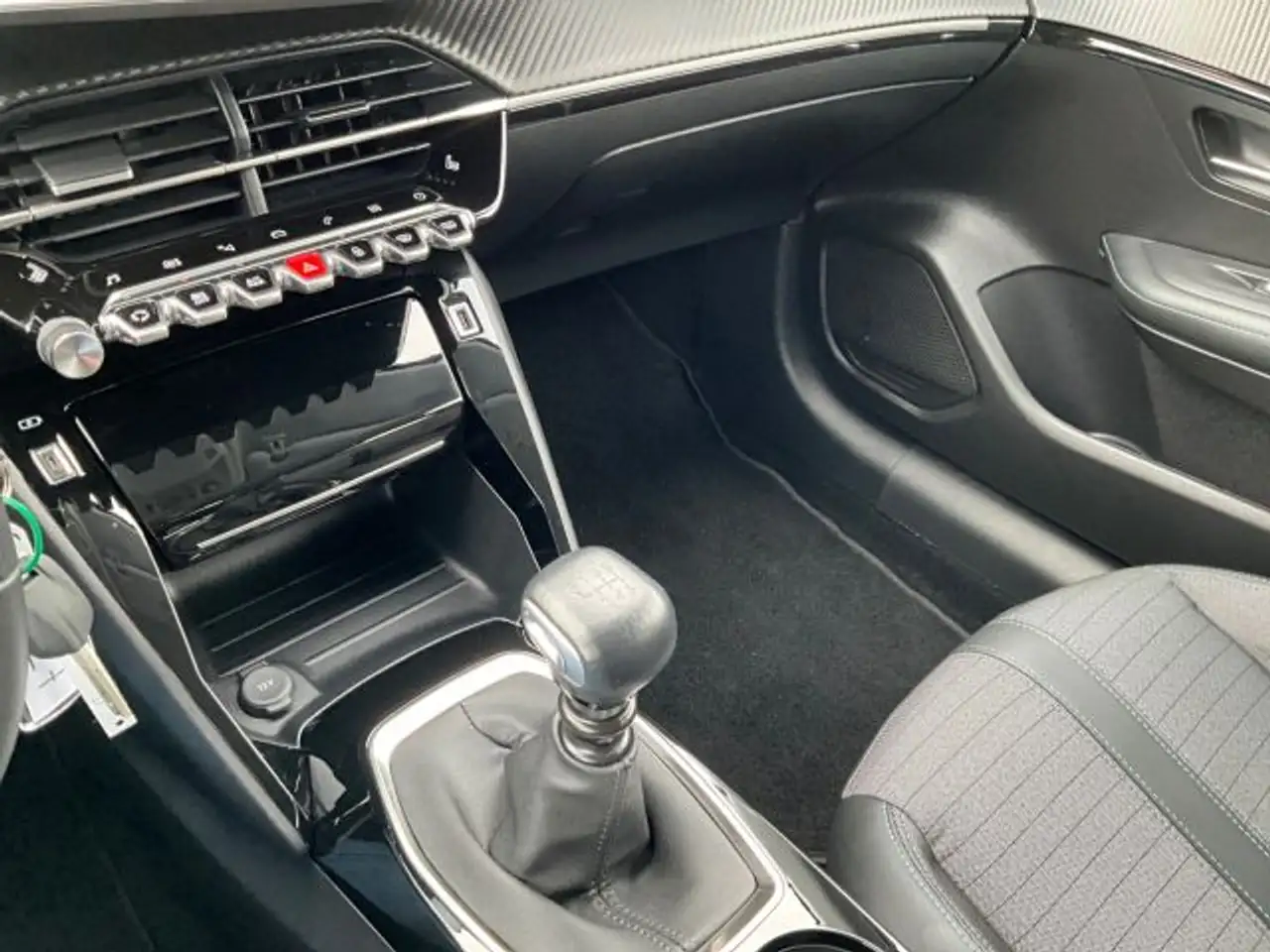 Peugeot 208 PureTech 100 Allure Pack — Galería del vehículo 13