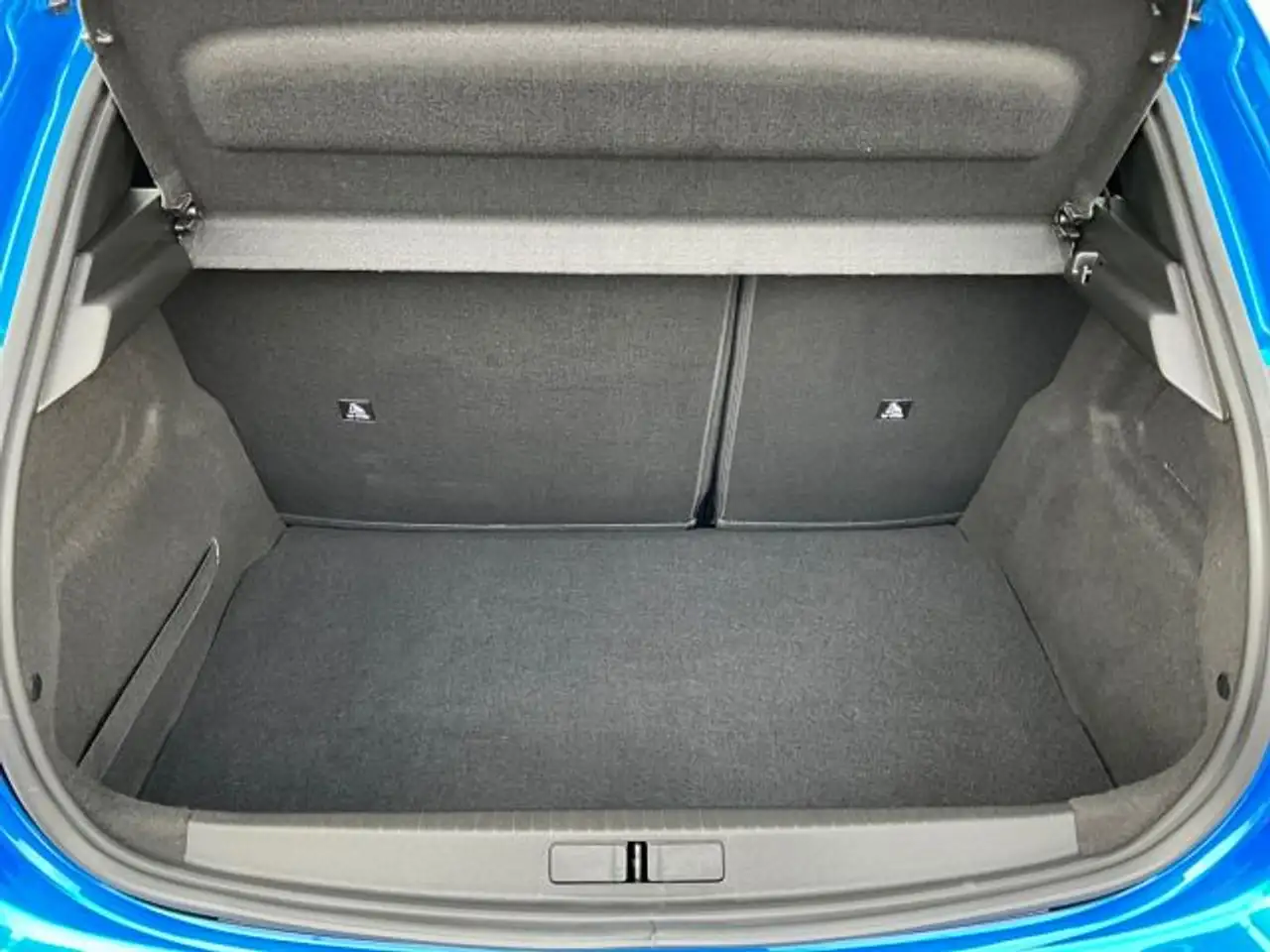 Peugeot 208 PureTech 100 Allure Pack — Galería del vehículo 17
