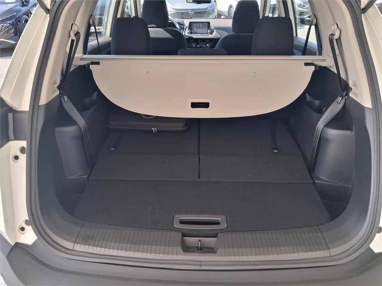 Nissan X-Trail 7pl 1.5 e-4ORCE 158kW 4x4 A/T Acenta — معرض صور السيارة 18
