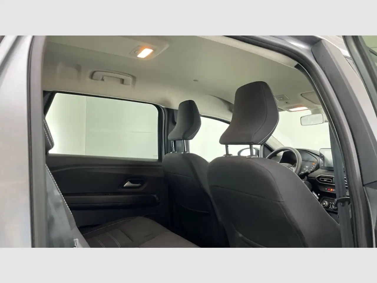 Dacia Jogger 1.0 TCe Expression 81kW 7pl. — معرض صور السيارة 36