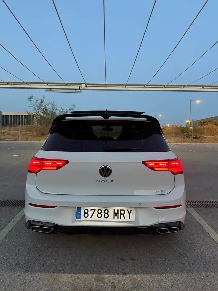 Volkswagen Golf 1.5 TSI Evo R-Line DSG7 110kW — Galería del vehículo 2