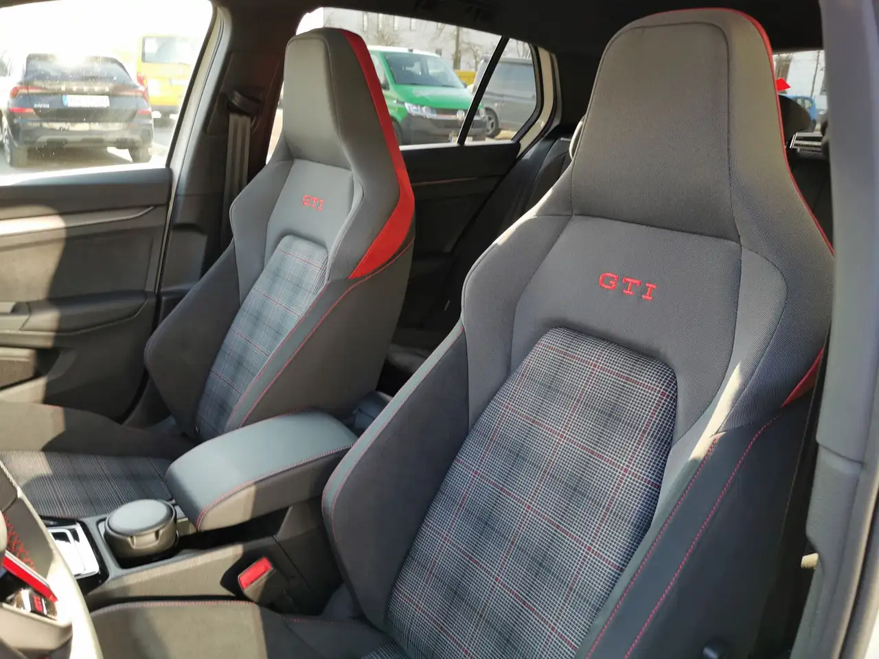 Volkswagen Golf GTI 2.0 TSI PDC IQ-Light HeadUp Virtual Cockpit — Vehicle gallery 12