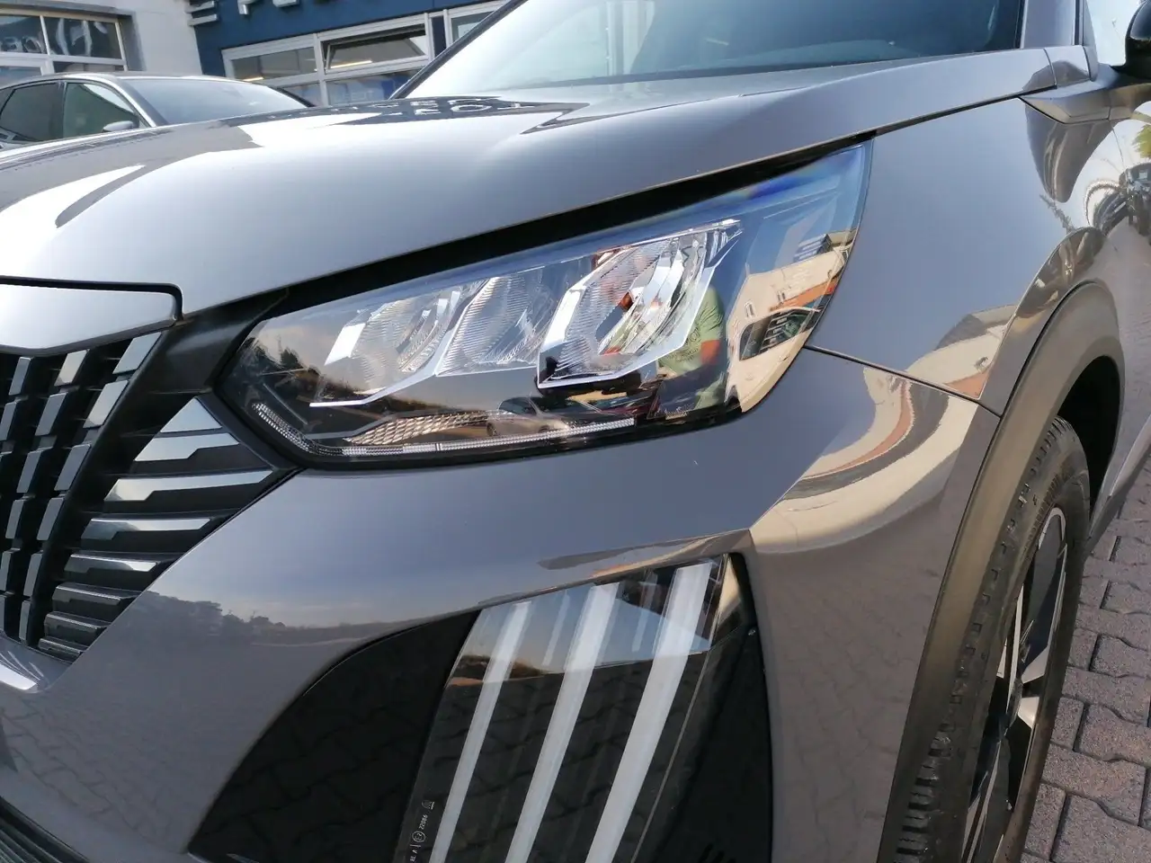 Peugeot 2008 1.2 PureTech 130 Allure LED PDC KlimaA AUT — معرض صور السيارة 3