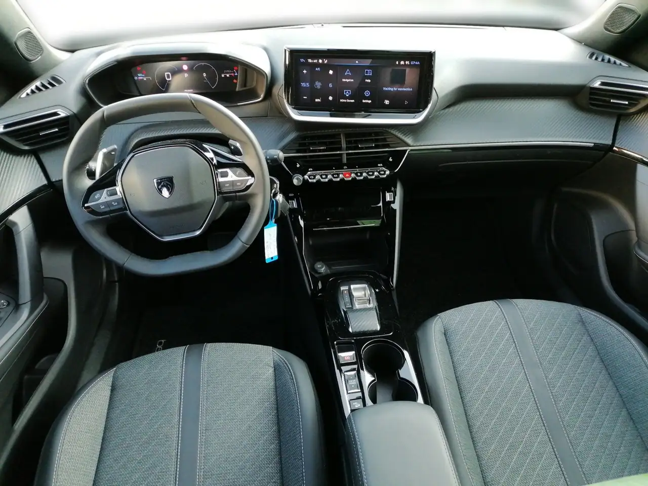 Peugeot 2008 1.2 PureTech 130 Allure LED PDC KlimaA AUT — معرض صور السيارة 10