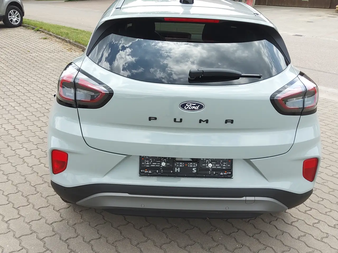Ford Puma Titanium — Vehicle gallery 4