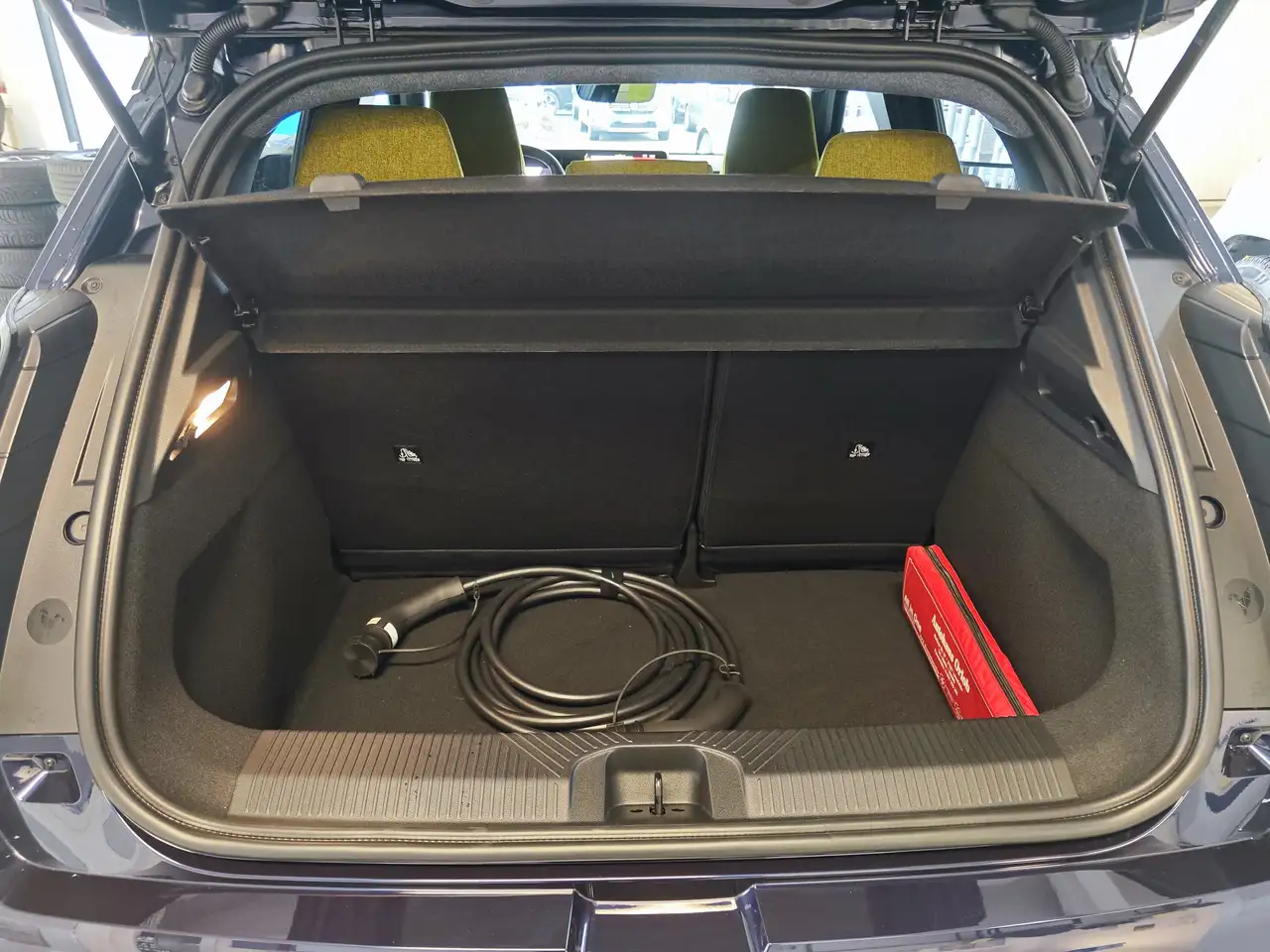 Renault R 5 E-Tech 100% electric Iconic Five 150 Comfort Range — معرض صور السيارة 18