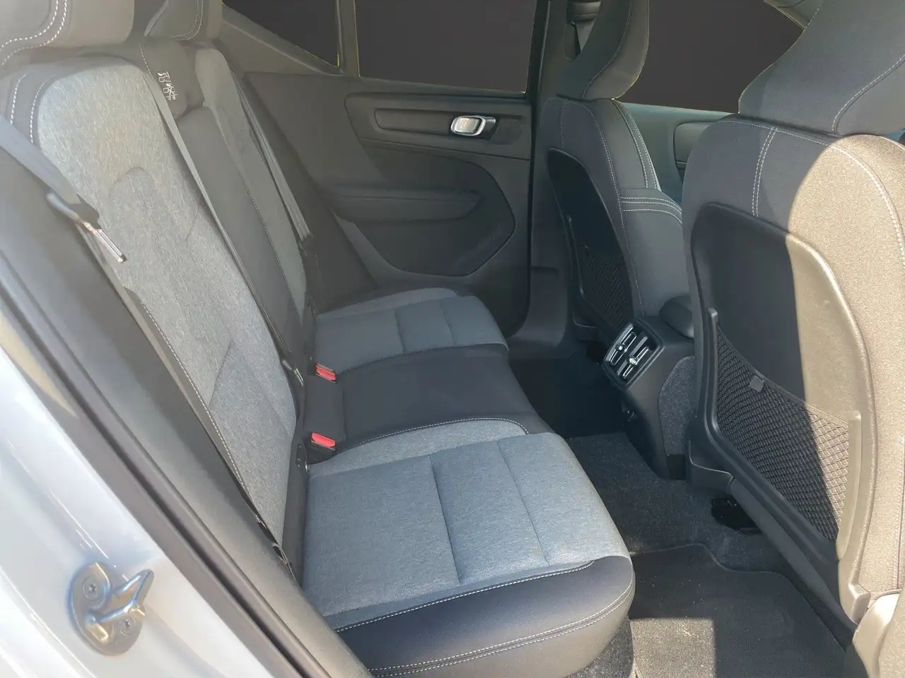 Volvo XC40 B3 Core 2WD — Galería del vehículo 18