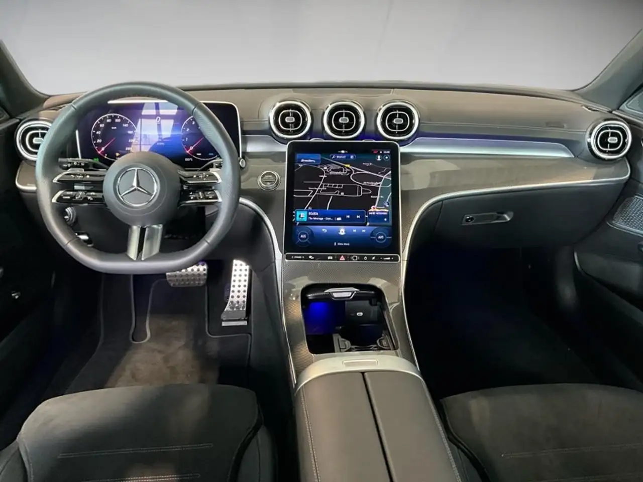 Mercedes-Benz C 200 T AMG Style ACC AHK AUT Kam. KeyLess LED — Galería del vehículo 9