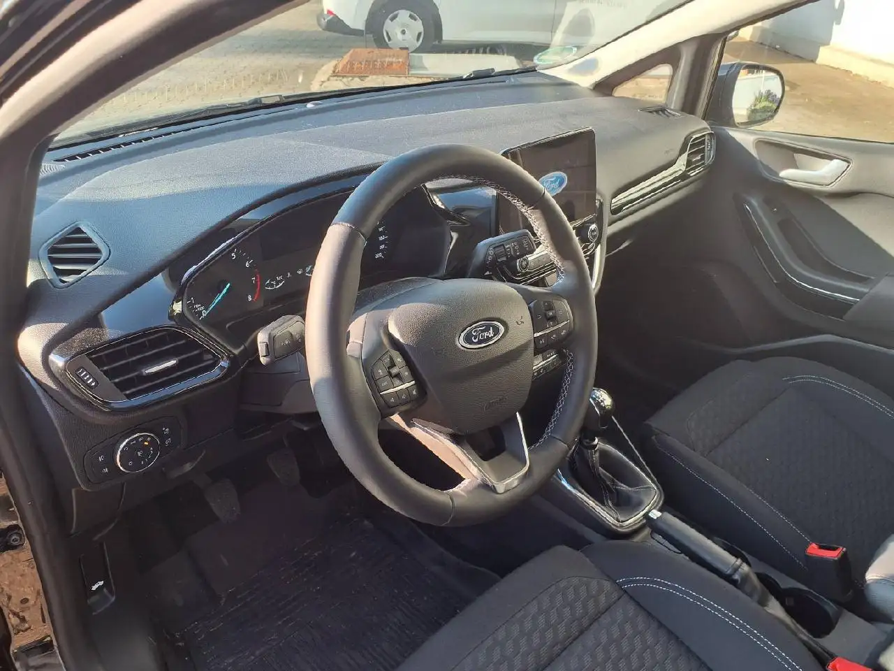 Ford Fiesta Titanium — معرض صور السيارة 3