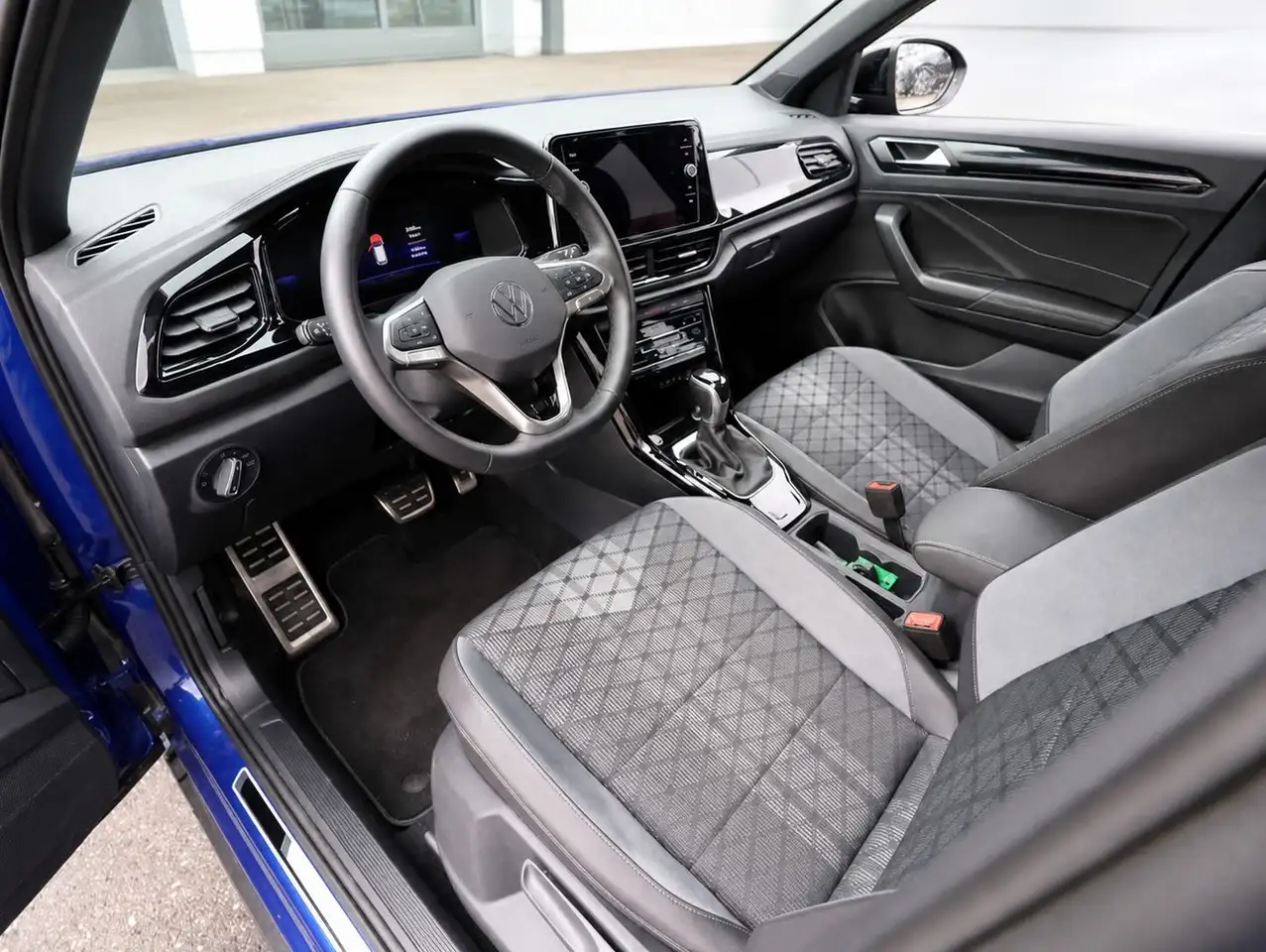 Volkswagen T-Roc 1.5 TSI DSG R-Line IQ-Light+IQ-Drive+Pano+ — Galería del vehículo 12