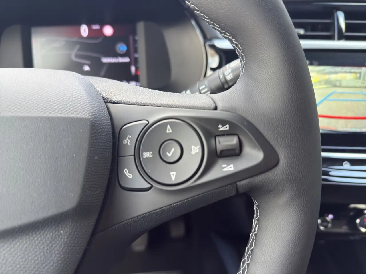 Opel Corsa F GS*LED*CARPLAY*KAM*SCHECKHEFT — معرض صور السيارة 23