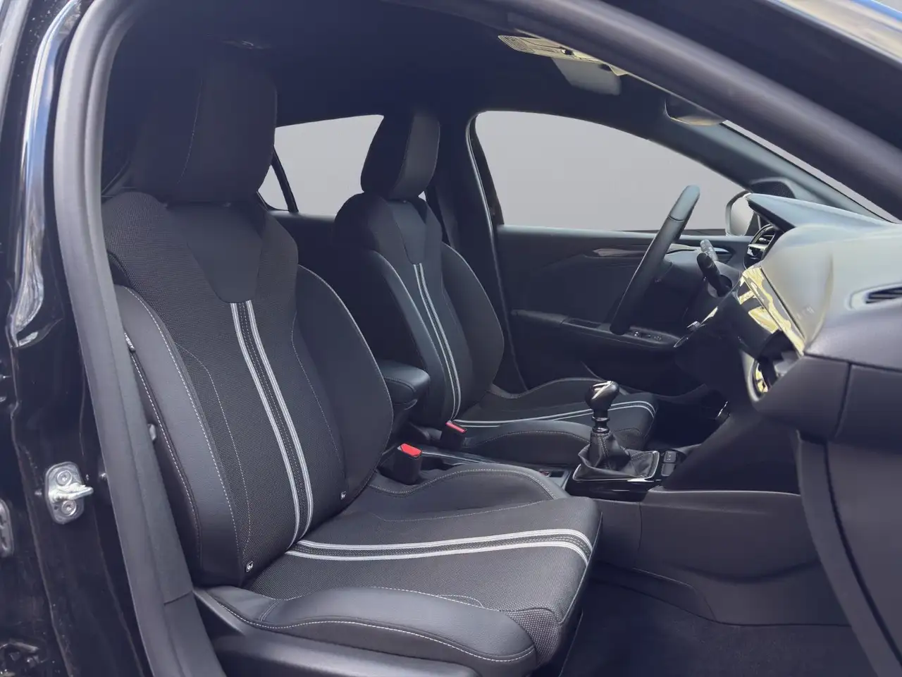 Opel Corsa F GS*LED*CARPLAY*KAM*SCHECKHEFT — معرض صور السيارة 21